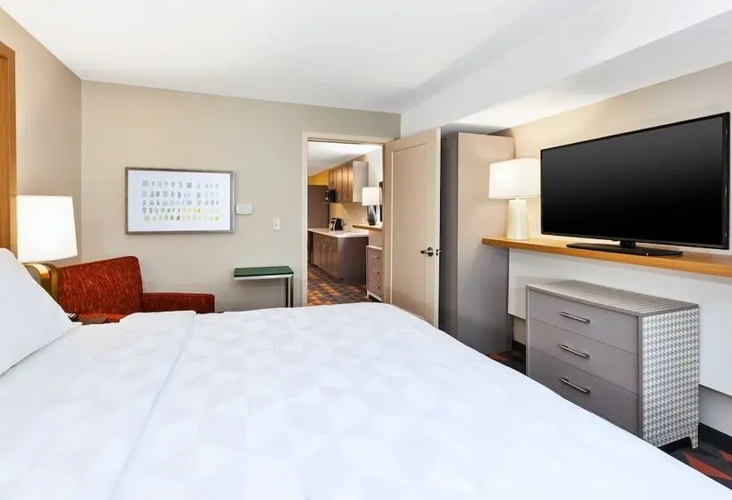 スイート, Holiday Inn & Suites Toledo Southwest Perrysburg, An Ihg
