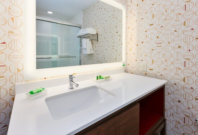 סוויטה מותאמת לאדם עם מוגבלויות, Holiday Inn & Suites   Toledo Southwest   Perrysburg, An Ihg