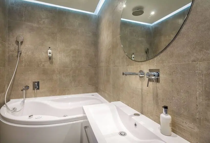 سوئیت جونیور با ماساژ آبی, Level Luxury Suites