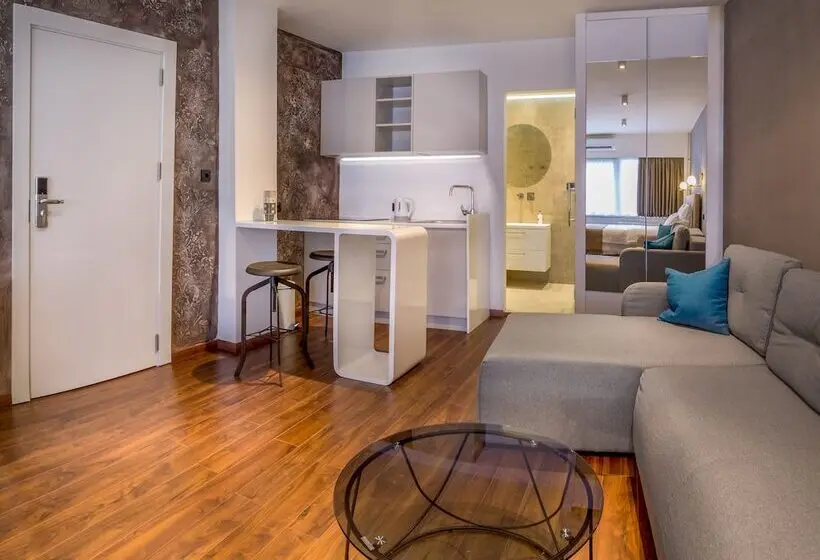 سوئیت جونیور با ماساژ آبی, Level Luxury Suites