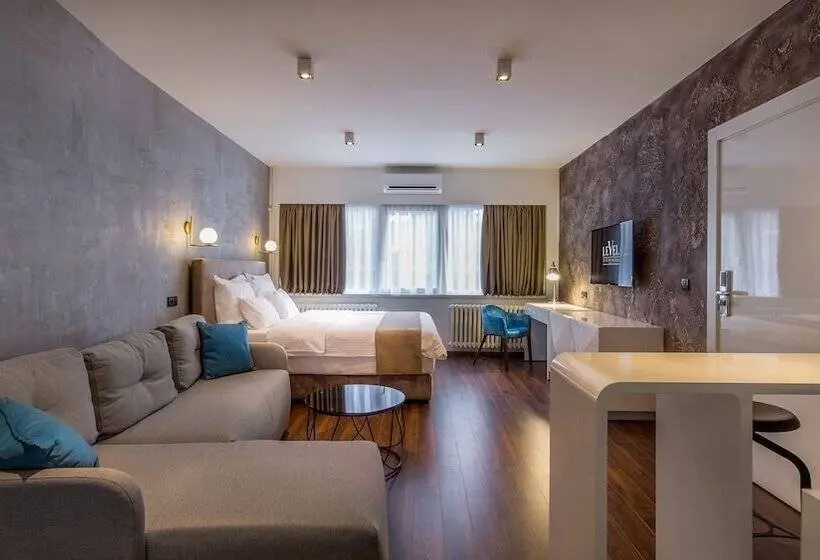سوئیت جونیور با ماساژ آبی, Level Luxury Suites