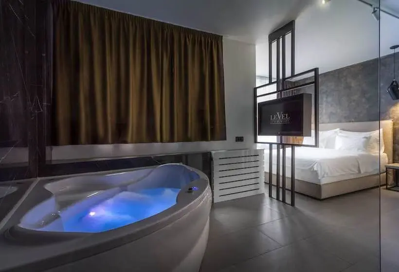 اتاق لوکس با وان آب گرم, Level Luxury Suites