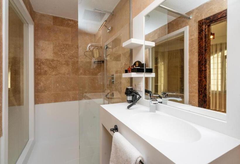 スタンダードルーム, Pasha Palace