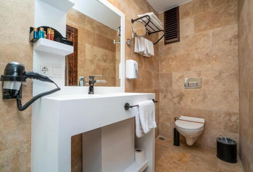 スタンダードルーム, Pasha Palace