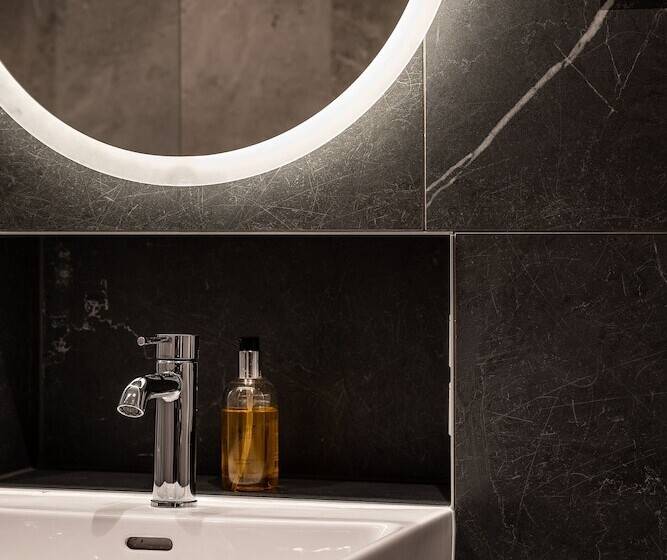 Superior Oda, Forest