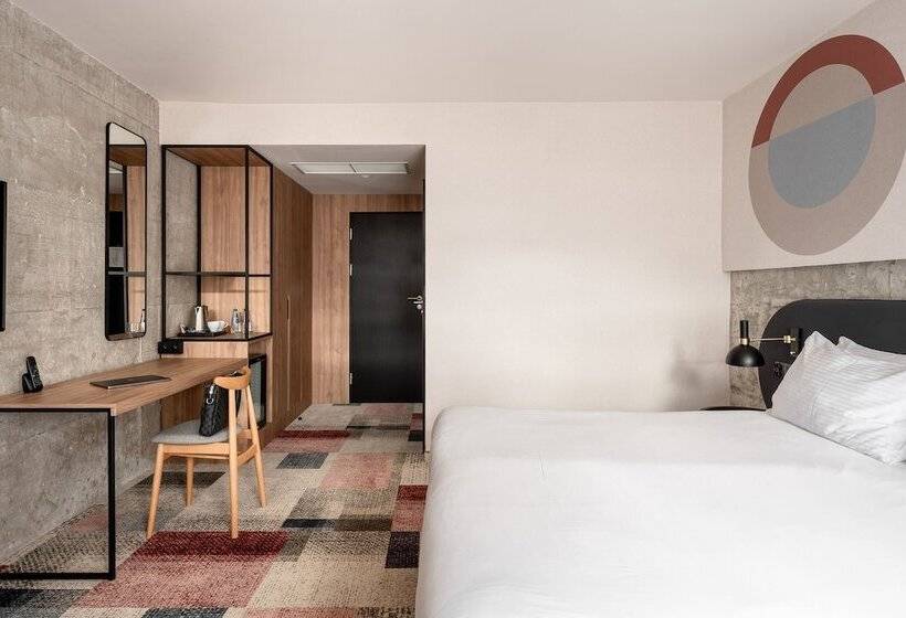 Superior Oda, Forest