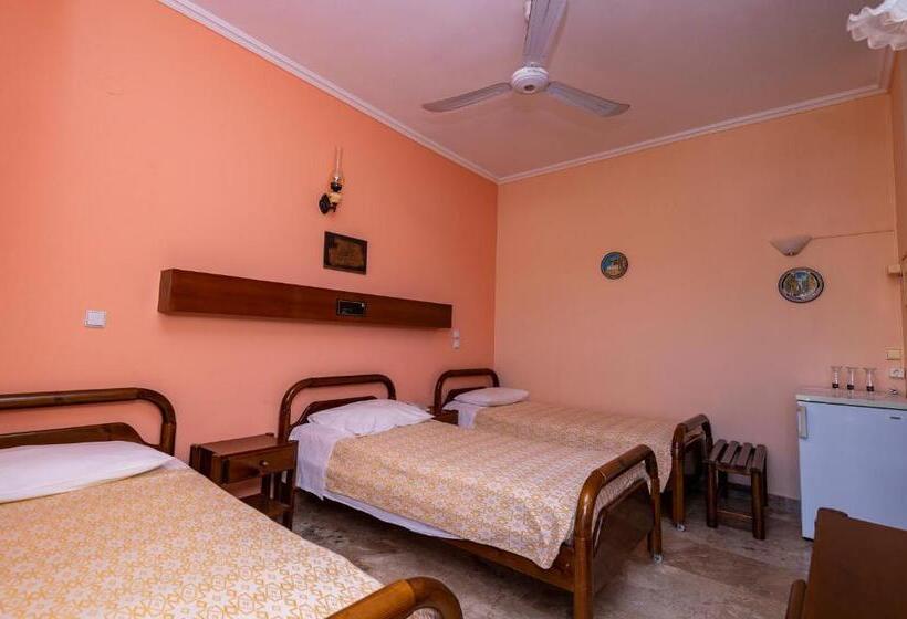 חדר סטנדרט לשלושה עם נוף צדדי לים, Agamemnon Beach