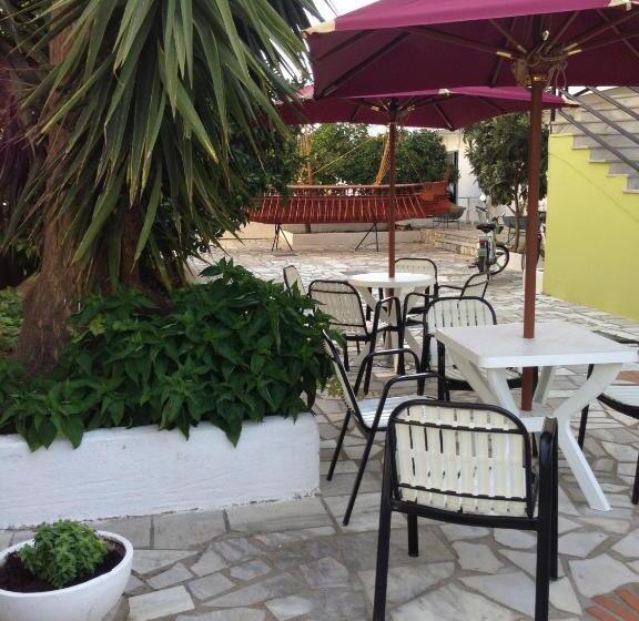 استودیوی استاندارد, Remezzo Apartments