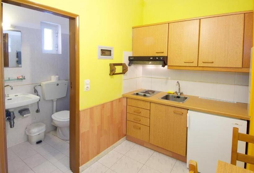 استودیوی استاندارد, Remezzo Apartments