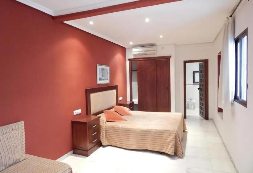 اتاق استاندارد سه نفره, Hostal Maestre
