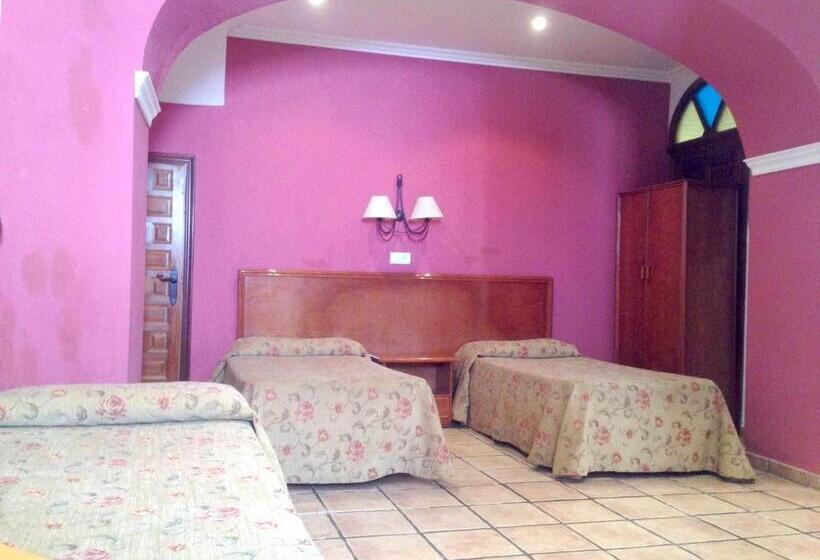 اتاق استاندارد سه نفره, Hostal Maestre