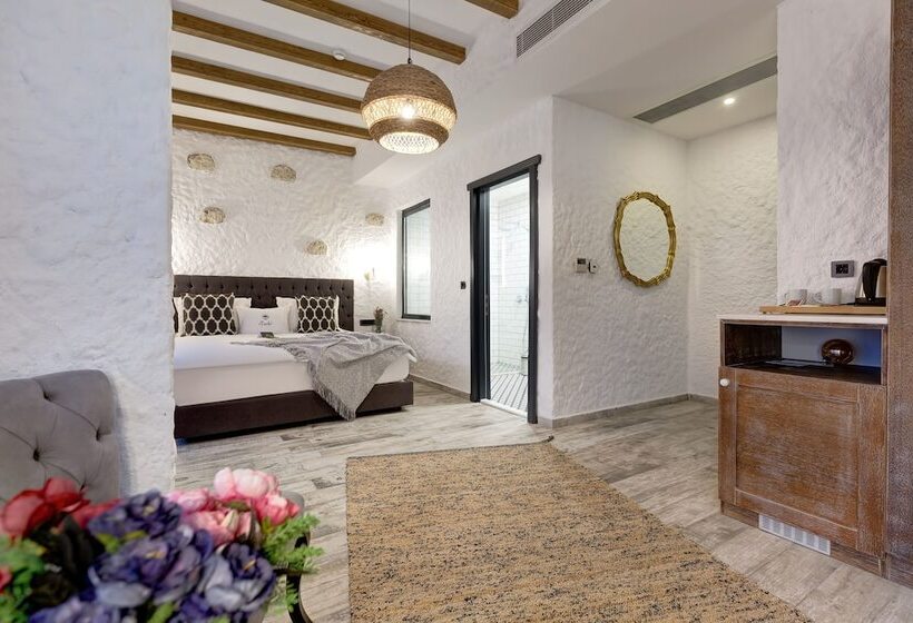 Deluxe Room Pool View, Alachi