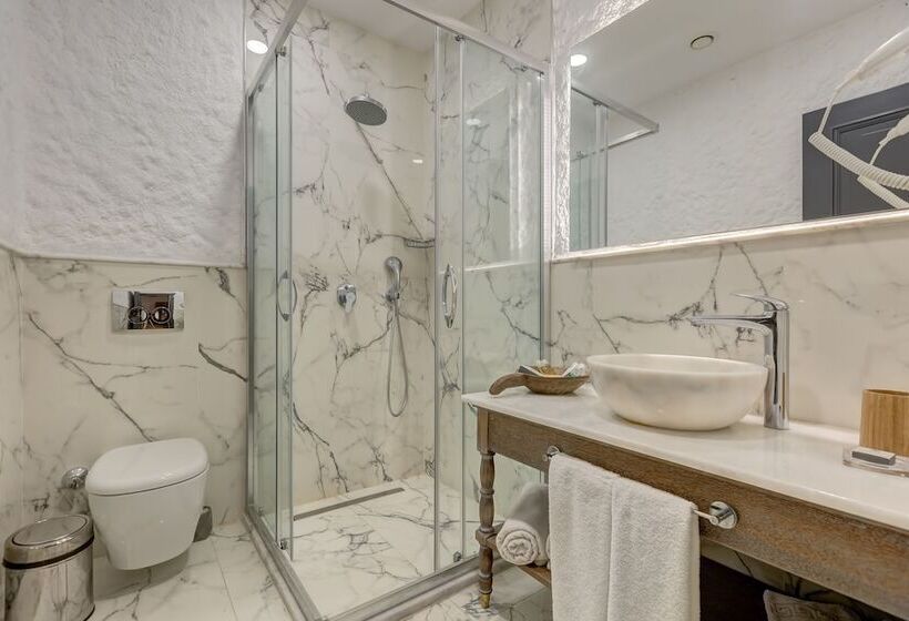 Superior Room, Alachi