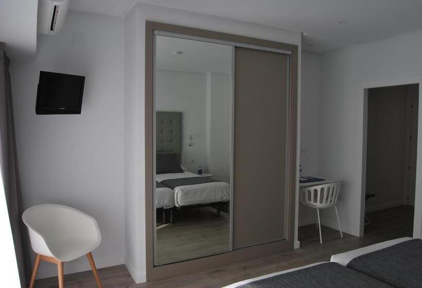 غرفة قياسية ثلاثية, Estudiotel Alicante