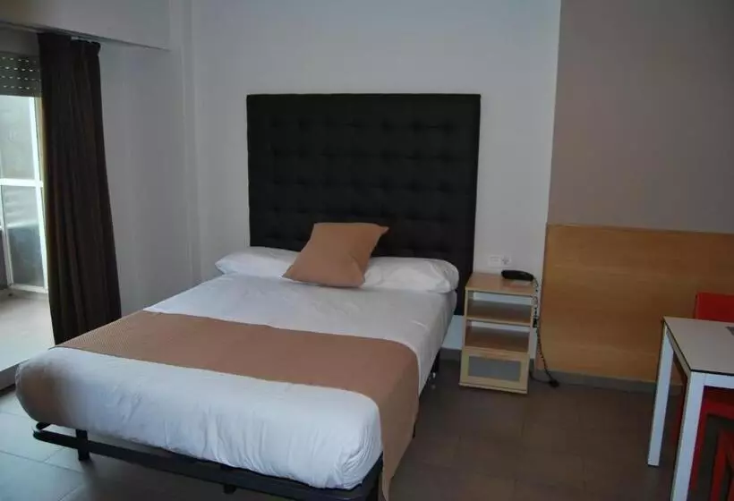 اتاق استاندارد سه نفره, Estudiotel Alicante