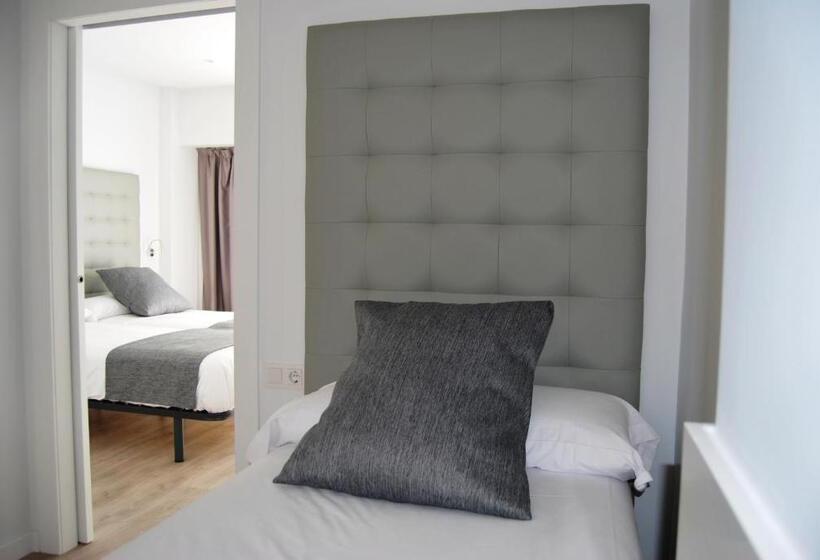 غرفة قياسية رباعية, Estudiotel Alicante