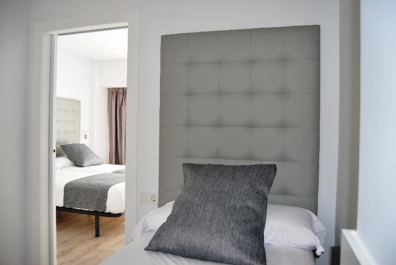 غرفة قياسية ثلاثية, Estudiotel Alicante