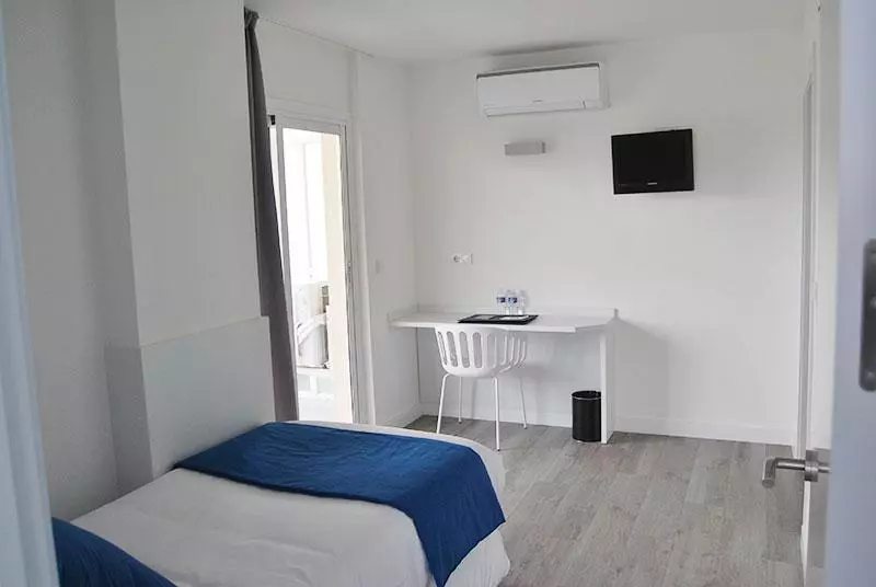 اتاق استاندارد سه نفره, Estudiotel Alicante