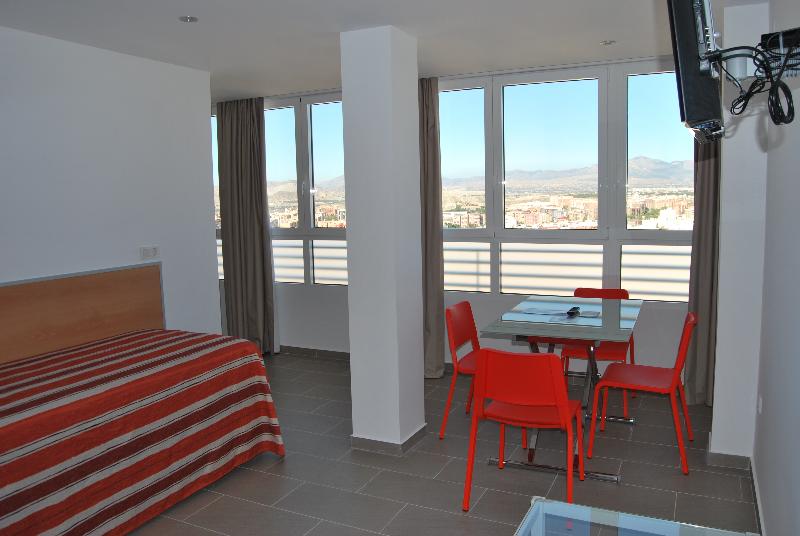 غرفة قياسية رباعية, Estudiotel Alicante