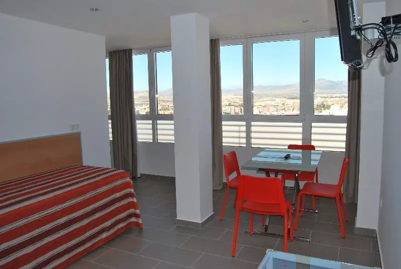 اتاق استاندارد چهار تخته, Estudiotel Alicante