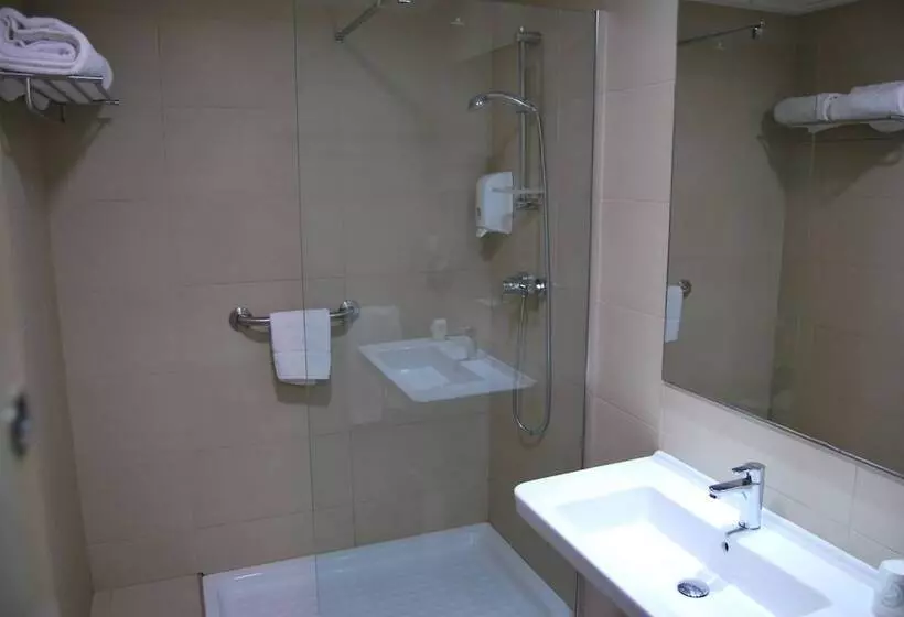 اتاق استاندارد سه نفره, Estudiotel Alicante