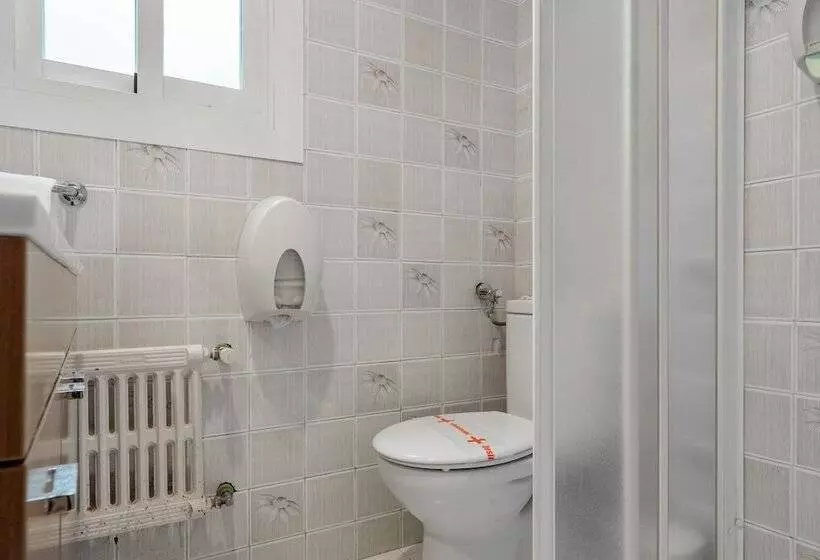 Standard Room, Amic Colon