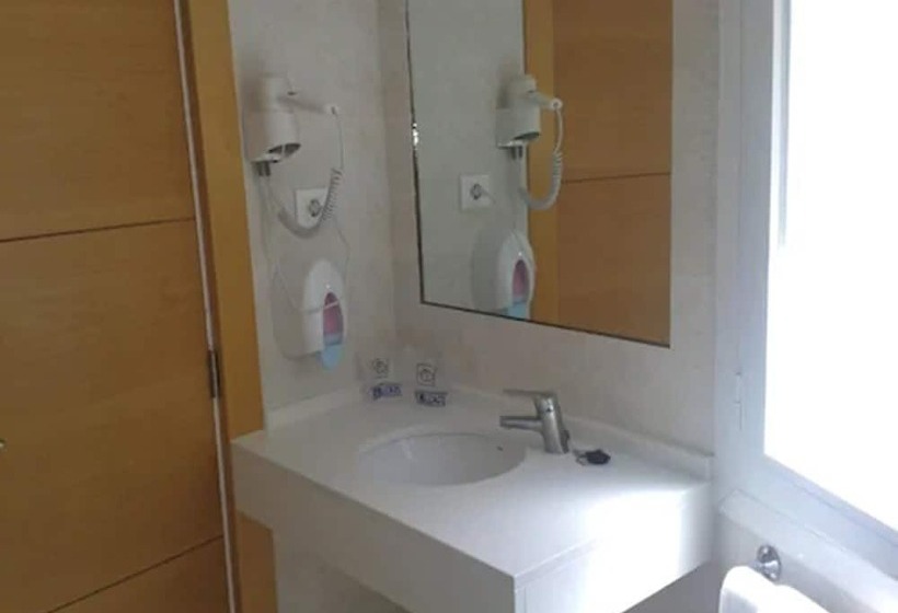 标准单人间, Amic Colon