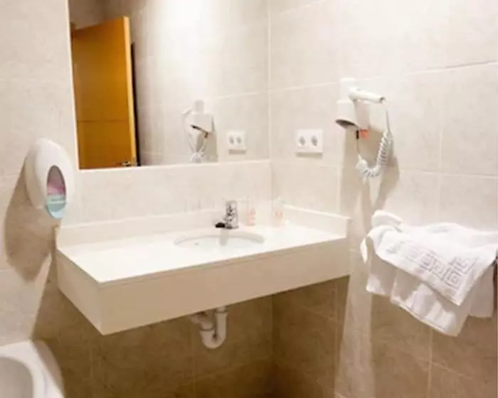 Standard Triple Room, Amic Colon