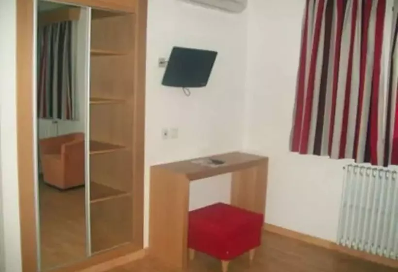 Standard Triple Room, Amic Colon