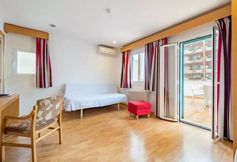 Standard Triple Room, Amic Colon