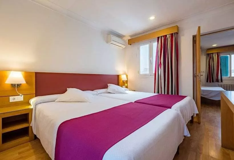Standard Triple Room, Amic Colon