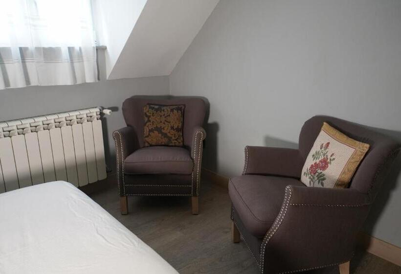 اتاق ساده سه‌ نفره, Arco Navia