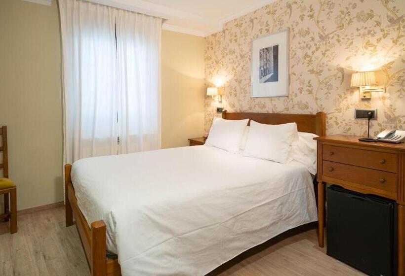 اتاق عادی, Arco Navia