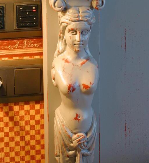 标准间, Avenida Real