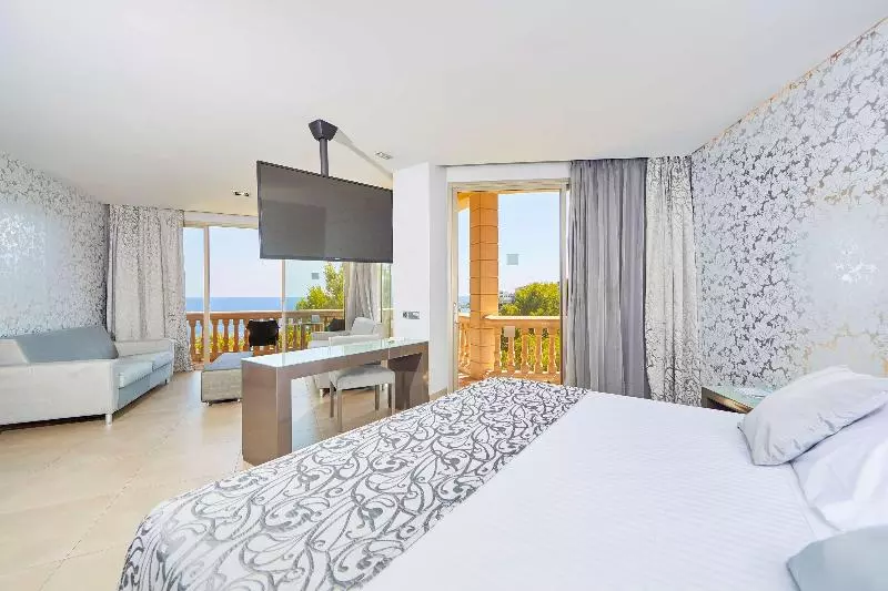 سوییت جونیور با چشم‌انداز دریا, Barcelo Illetas Albatros Adults Only