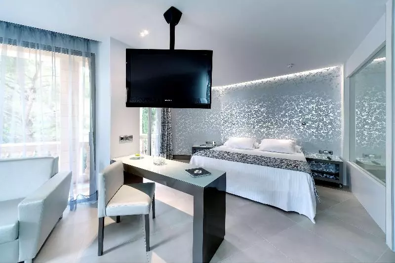 سوییت جونیور با چشم‌انداز دریا, Barcelo Illetas Albatros Adults Only
