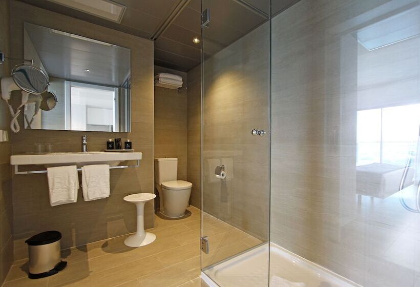 غرفة قياسية مطلّة علي البحر, Bg Tonga Tower