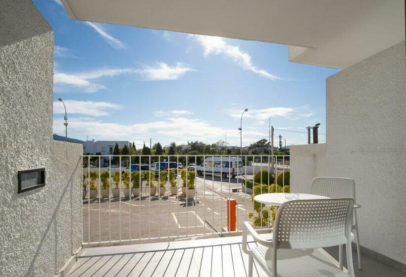 غرفة قياسية ثلاثية, Cap Negret