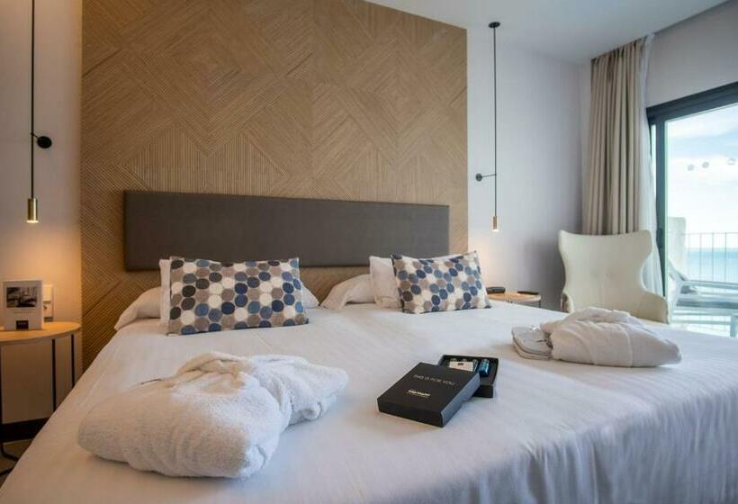 غرفة قياسية مطلّة علي البحر, Cap Negret