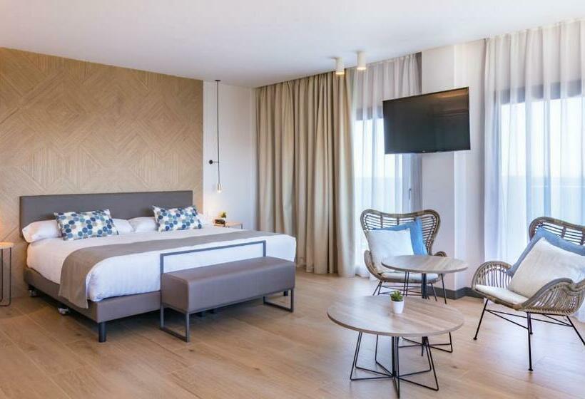 جناح جونيور مطلّ علي البحر, Cap Negret