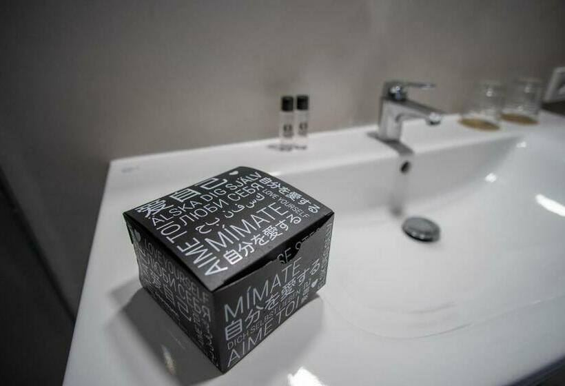 غرفة كومفورت ثلاثية, Cap Negret