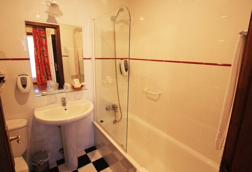 חדר משפחתי, Casona Del Busto