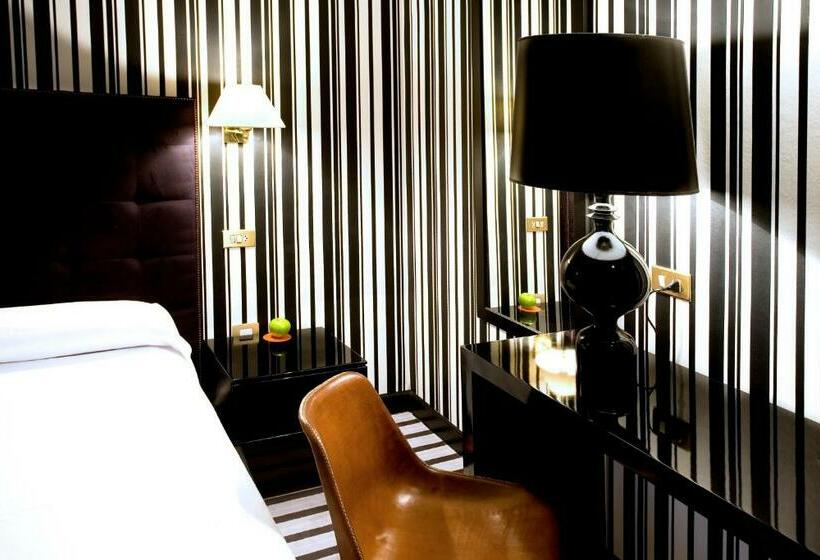 اتاق استاندارد یک نفره, Clarin