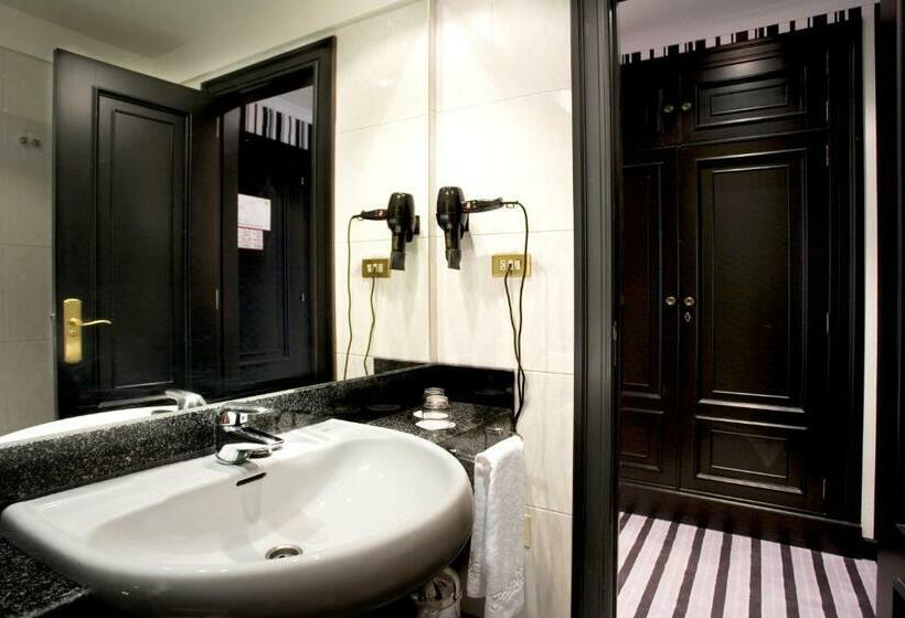 اتاق استاندارد یک نفره, Clarin