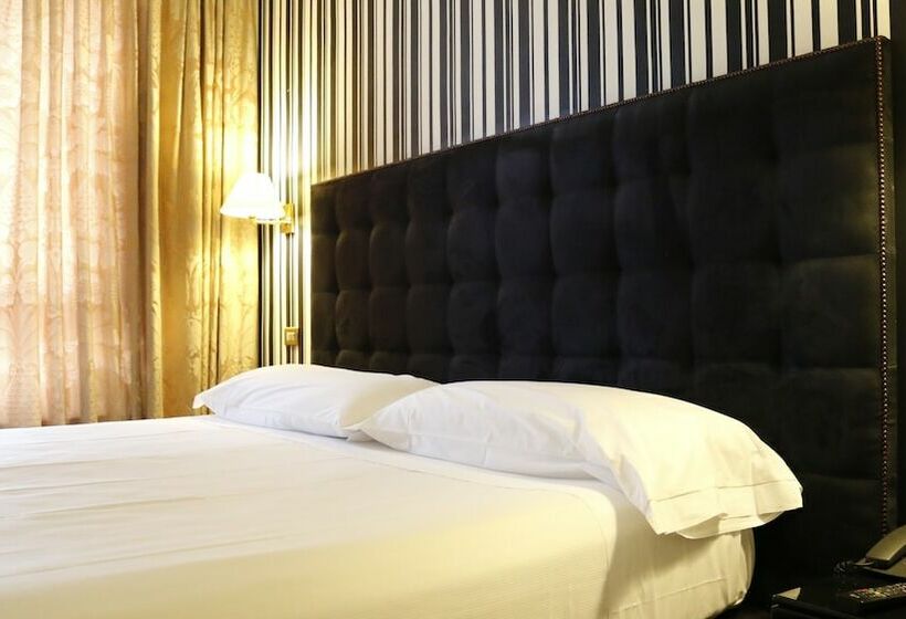 اتاق اجرایی, Clarin