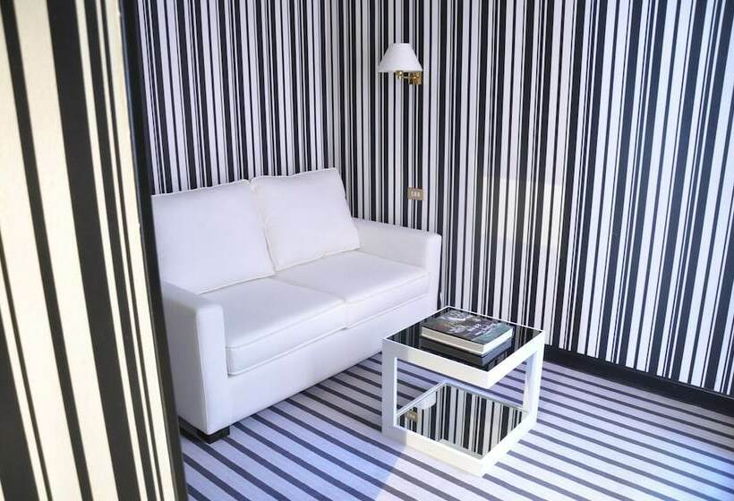 اتاق اجرایی, Clarin