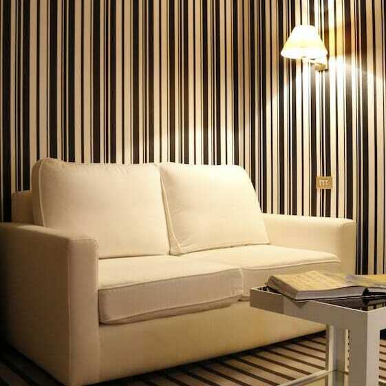 اتاق اجرایی, Clarin