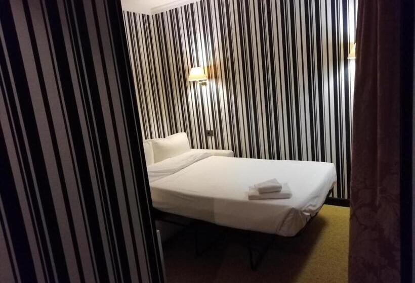 اتاق خانوادگی, Clarin