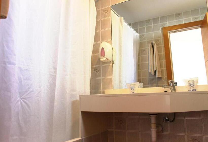 标准单人间, Amic Colon