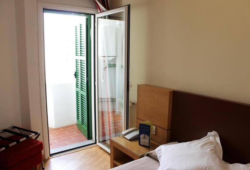 标准三人间, Amic Colon